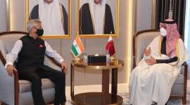 نائب رئيس مجلس الوزراء وزير الخارجية يجتمع مع وزير الشؤون الخارجية الهندي