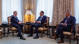 وزير الخارجية يجتمع مع نائب رئيس المفوضية الأوروبية وعضو لجنة الشؤون الخارجية بالبرلمان الألماني