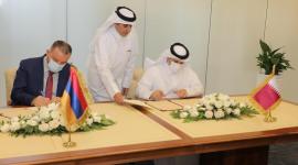 جانب من التوقيع