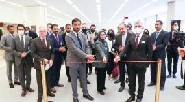 سعادة السيد سلطان بن حسن الجمّالي مفتتحًا المعرض