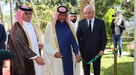 سعادة الشيخ حمد بن ناصر بن جاسم آل ثاني مفتتحا المكتب الجديد