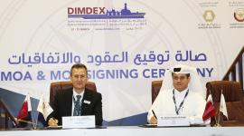 جانب من توقيع العقود