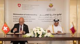 جانب من التوقيع