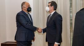 رئيس مقدونيا الشمالية خلال استقباله سعادة وزير الدولة لشؤون الدفاع