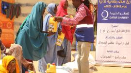 خلال توزيع المواد الغذائية على الأسر الفقيرة