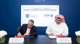 جانب من التوقيع