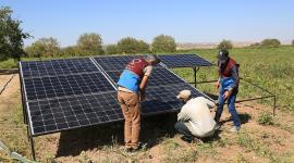 خلال تركيب وحدات الطاقة الشمسية