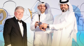 خلال تسليم الجائزة