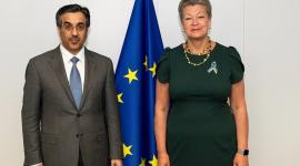 الدكتور علي بن صميخ المري والسيدة إيلفا يوهانسون