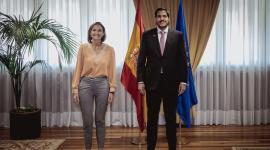 وزير التجارة ونظيرته الإسبانية