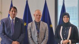 صورة على هامش الاجتماع