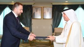 خلال تسلم اوراق الاعتماد