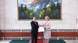 سفيرة جمهورية دونيتسك الشعبية مع سفير جمهورية كوريا الديمقراطية الشعبية لدى روسيا