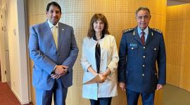 جانب من تسليم الرسالة الخطية