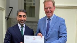 جانب من تسليم الرسالة الخطية