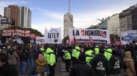 احتجاجات حاشدة بالشوارع