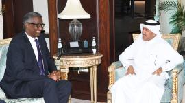 سعادة الدكتور أحمد بن حسن الحمادي خلال تسلم الرسالة