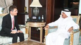 سعادة الدكتور أحمد بن حسن الحمادي مع السيد جون هو لي