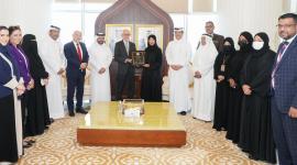 وزير الصحة العامة خلال تسلمها شهادة اعتماد خدمات الصحة العامة