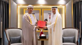 وزير الخارجية يتسلم الرسالة