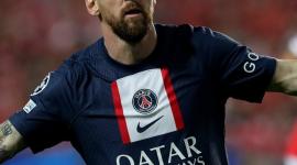 نجم باريس سان جيرمان الأرجنتيني ليونيل ميسي