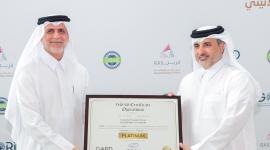 جانب من تسليم الشهادة