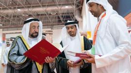 الشيخ الدكتور سلطان بن محمد القاسمي خلال زيارته للجناح القطري