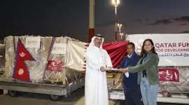 خلال تسليم شحنة المساعدات