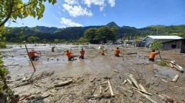 جانب من الأضرار التي تسبب فيها الإعصار