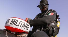 جانب من عمليات المسح لقناة الدوحة البحرية