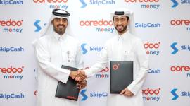 جانب من توقيع العقد