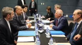 وزير الخارجية الإيراني عبد اللهيان يتحدث مع مسؤول السياسة الخارجية للاتحاد الأوروبي