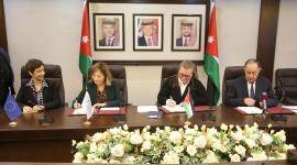 جانب من توقيع  الاتفاقية