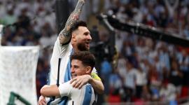 ميسي.. واحتفال بالعبور لدور الـ8