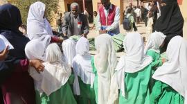 خلال توزيع المستلزمات المدرسية