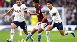 جانب من مباراة أستون فيلا وتوتنهام