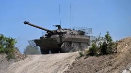 دبابات قتالية خفيفة من طراز ايه ام اكس-10 ار سي