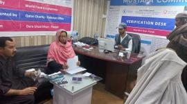 جانب من تقديم المساعدات