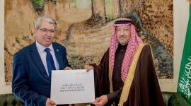 جانب من تسليم الرسالة الخطية