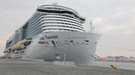 الباخرة السياحية الإيطالية "كوستا توسكانا"