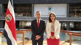 على هامش الاجتماع