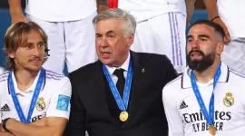 كارلو أنشيلوتي رفقة مودريتش وكارفاخال