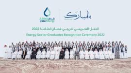 وزير الدولة لشؤون الطاقة مع الخريجين