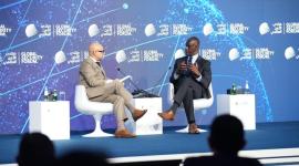 السيد تيمي ديفيس سفير الولايات المتحدة الأمريكية لدى الدولة خلال الجلسة الحوارية