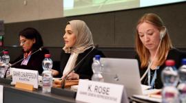 سعادة السيدة مريم العطية تلقي كلمتها باجتماع مكتب التحالف بجنيف