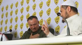 مدرب نادي أحد ينطق الشهادتين