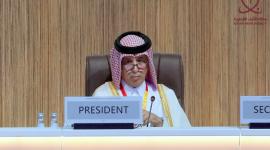 سعادة السيد سلطان بن سعد المريخي خلال ترؤسه الجلسة الختامية للمؤتمر