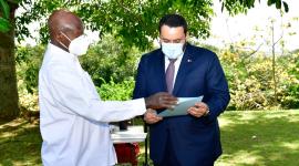 جانب من تسليم الرسالة الخطية