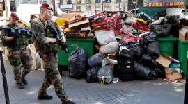 الشوارع تغرق في القمامة