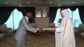 خلال تسليم أوراق الاعتماد